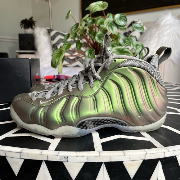 Women’s Nike Air Foamposite One Dark Stucco Green Black - Picture 9 of 17